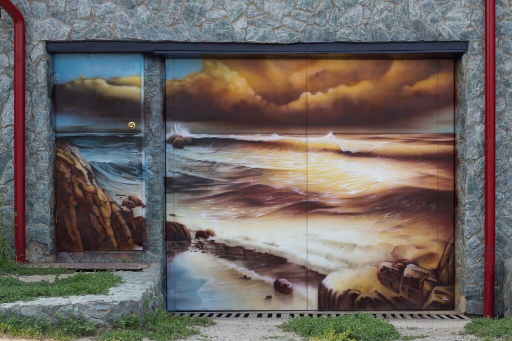 Airbrushing on garage doors