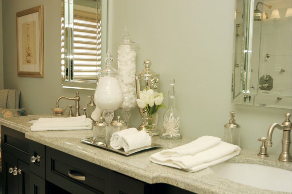 Bathroom accessories in the interior