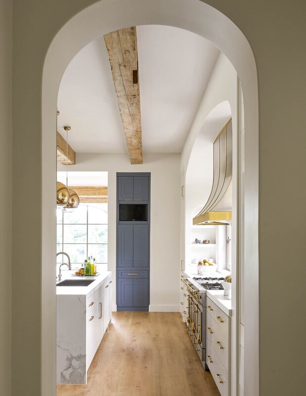 Arch in the doorway to the kitchen