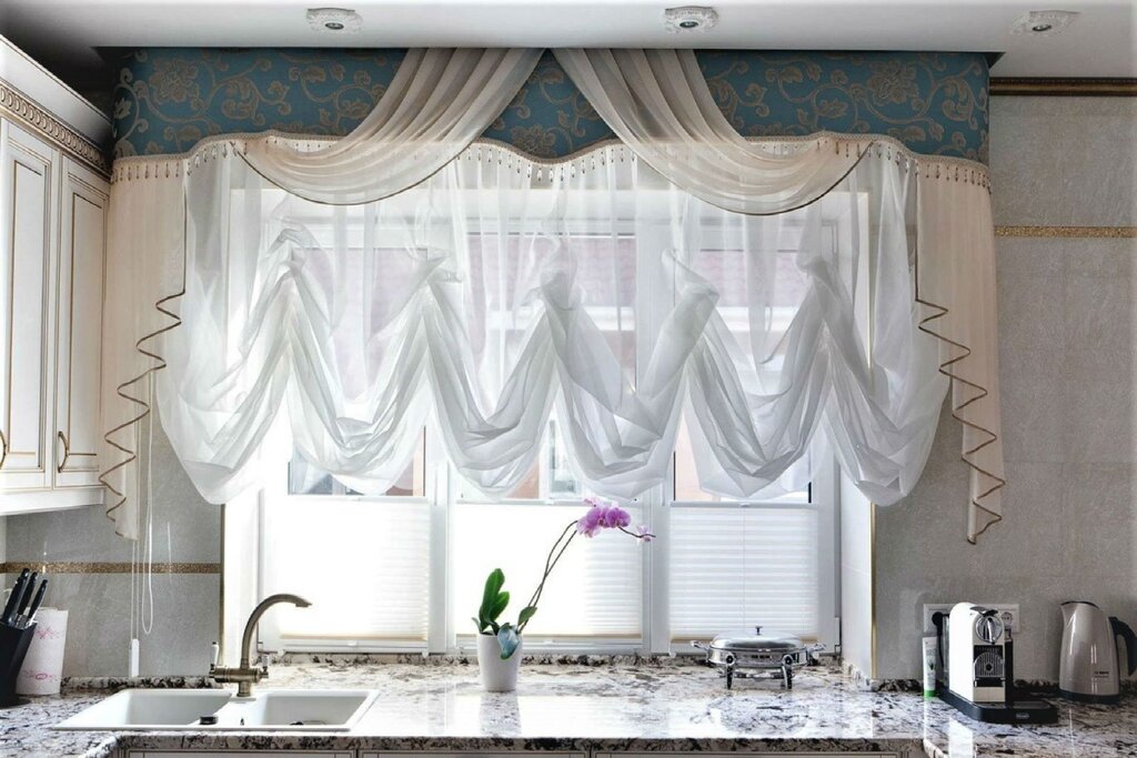 Austrian curtains for the kitchen