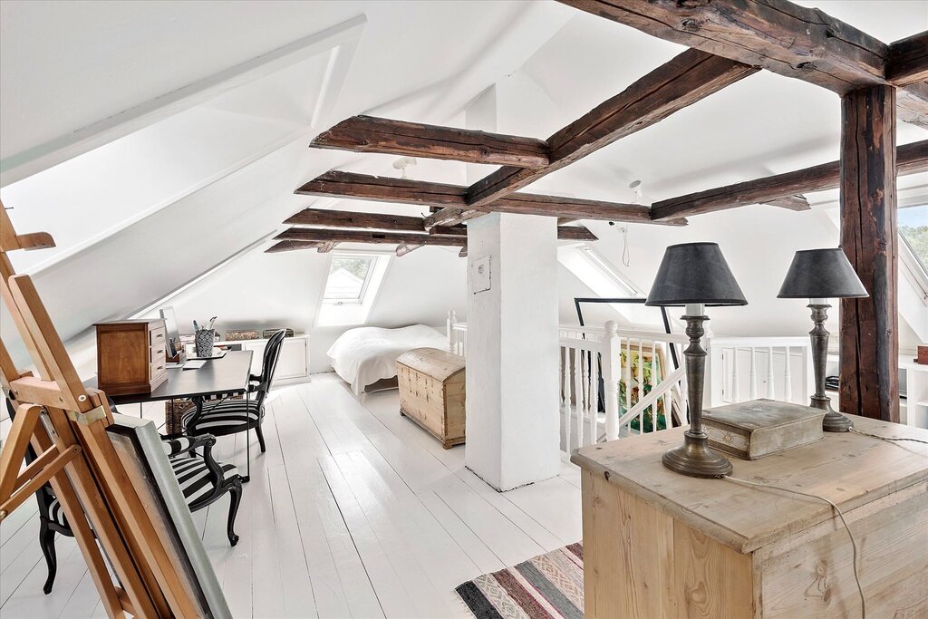 Beams in the attic