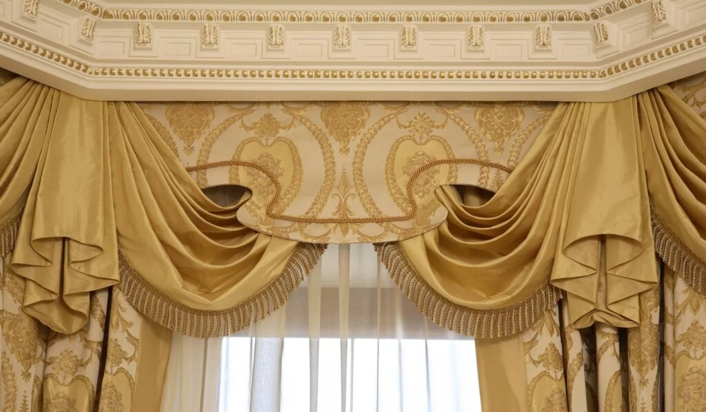 Valance for curtains