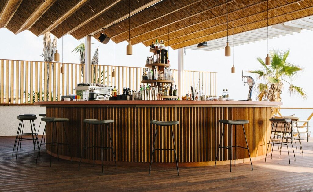 Bar counter with slats