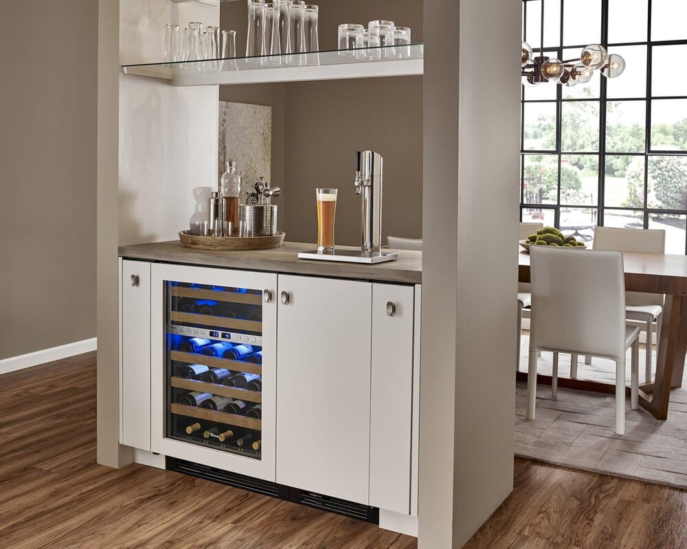 Bar counter with wine cabinet