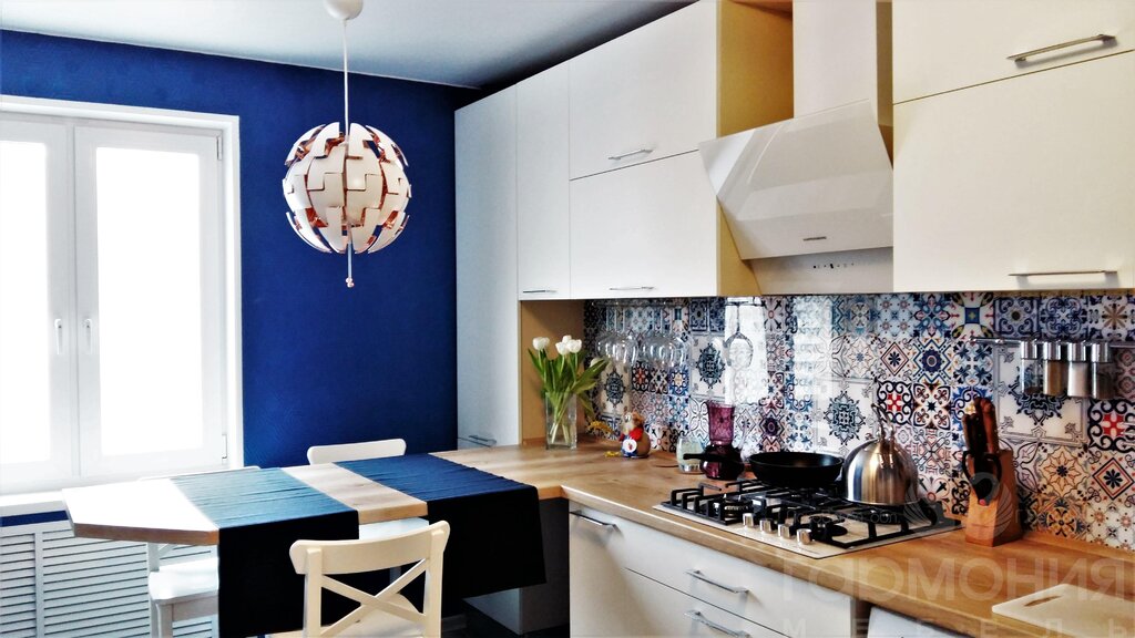 White kitchen with a blue backsplash