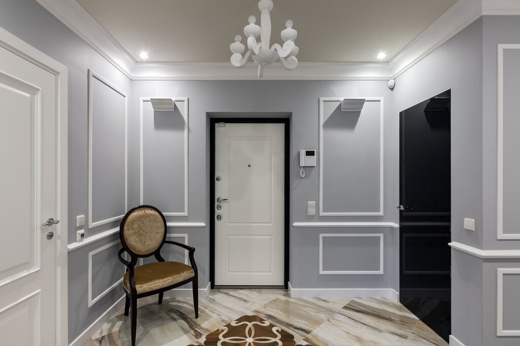 White entrance door in the interior