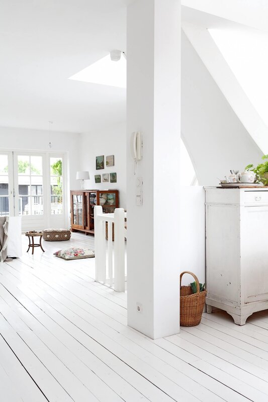 White floors in Scandinavian style 22 фото