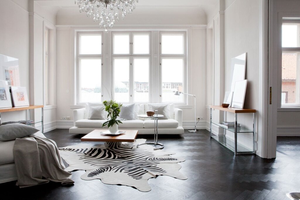 White walls, gray floor in the interior