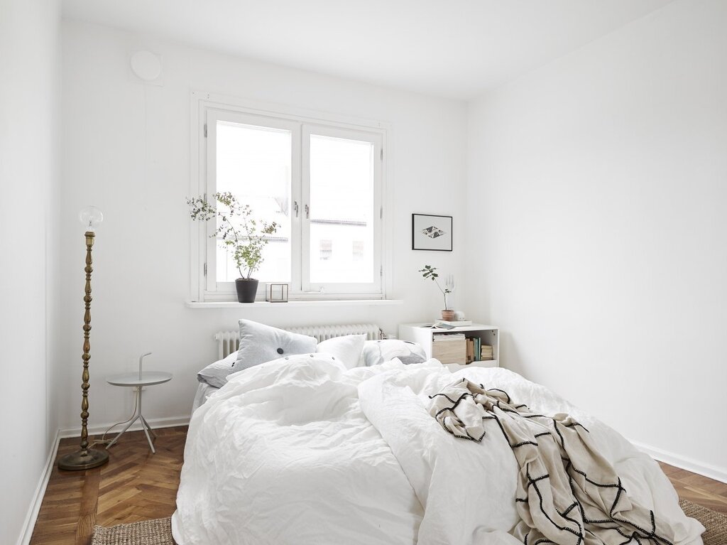 White walls in the bedroom interior