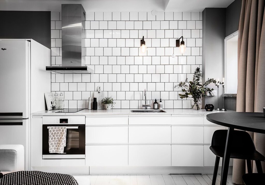 White tiles in the kitchen