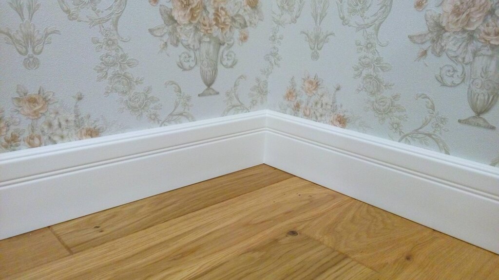 White wide baseboard in the interior