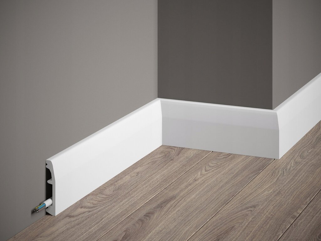 Seamless floor skirting board