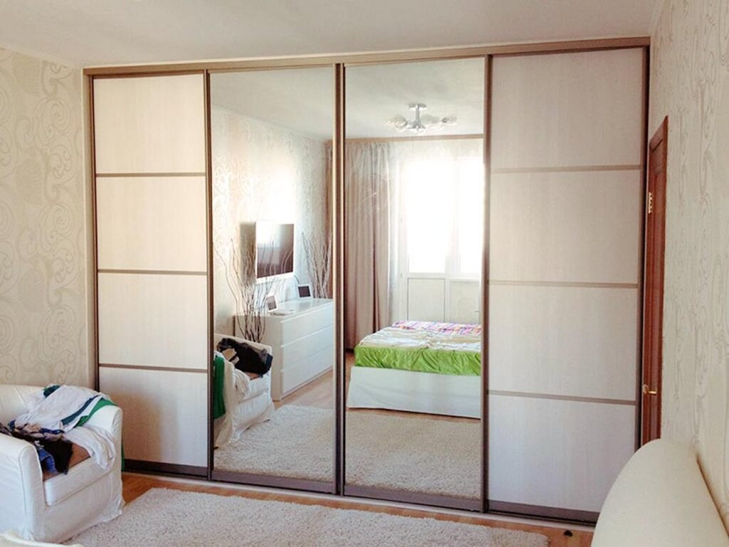 Large sliding door wardrobes for the bedroom 28 фото