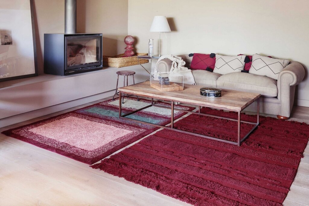 Burgundy carpet in the interior