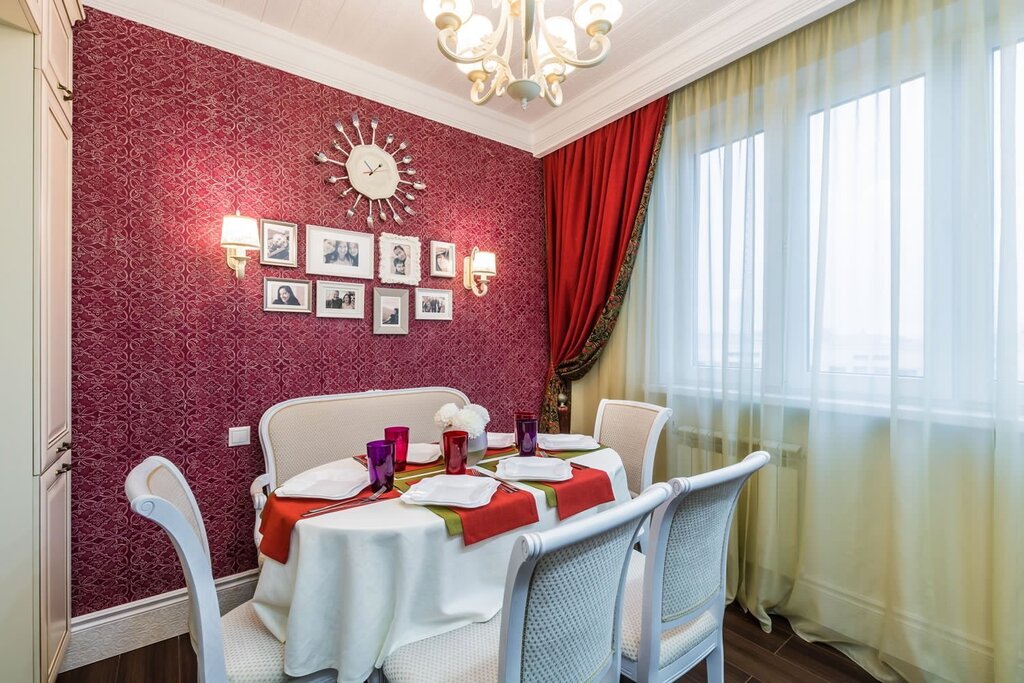 Burgundy color of the kitchen walls