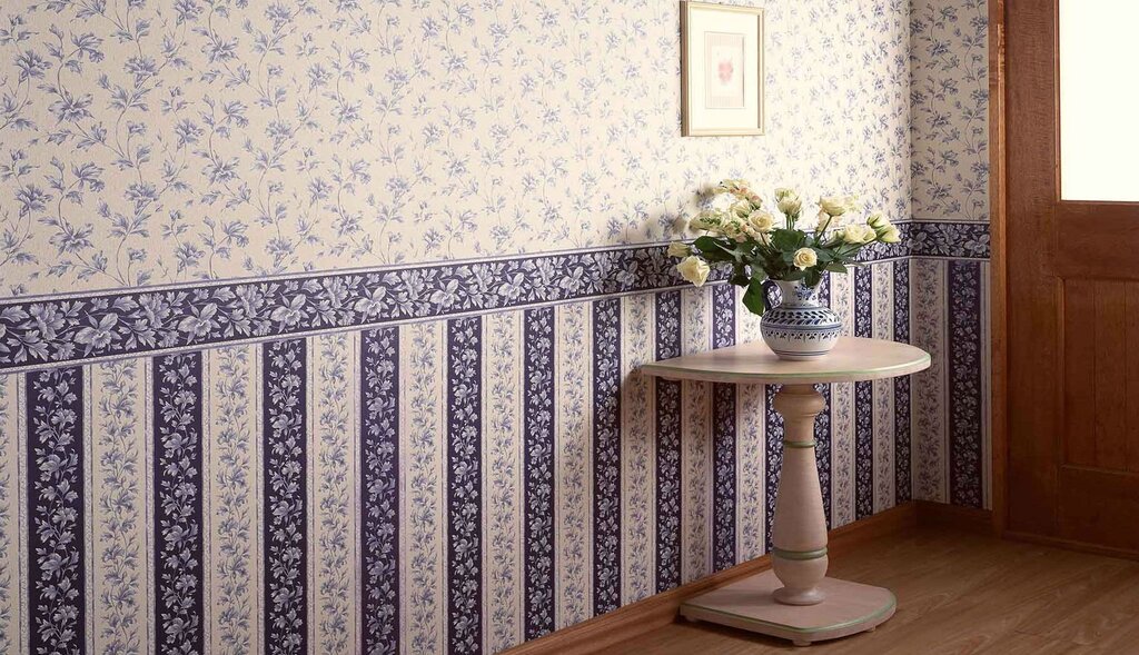 Border for wallpaper seams