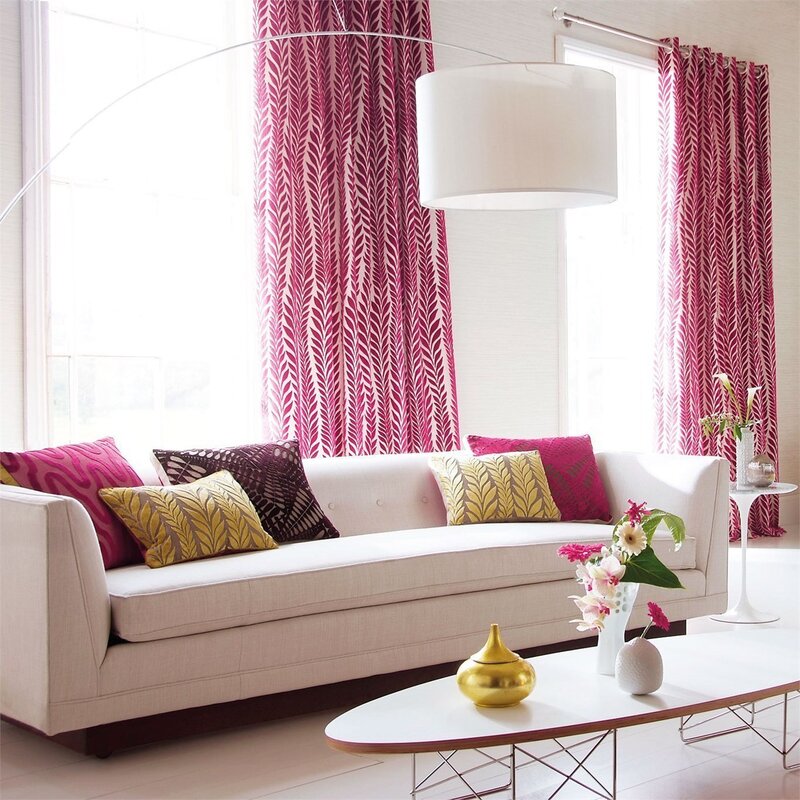 Lingonberry sofa in the interior