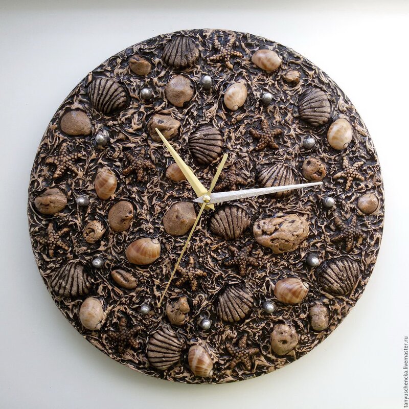 Wall clock with stones