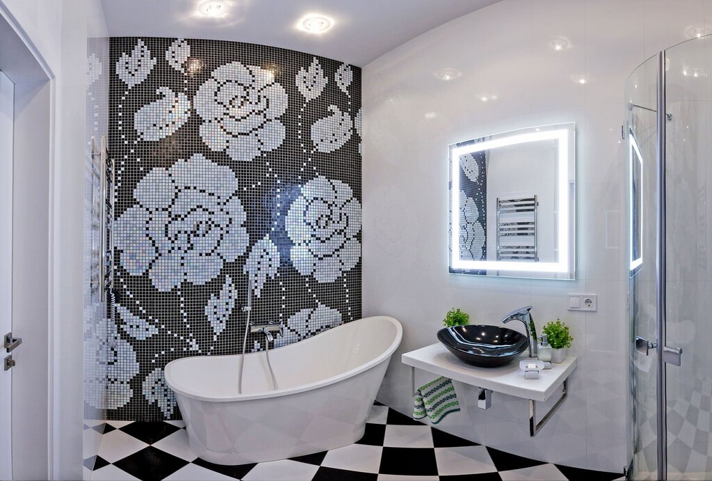 Black and white tiles in the bathroom