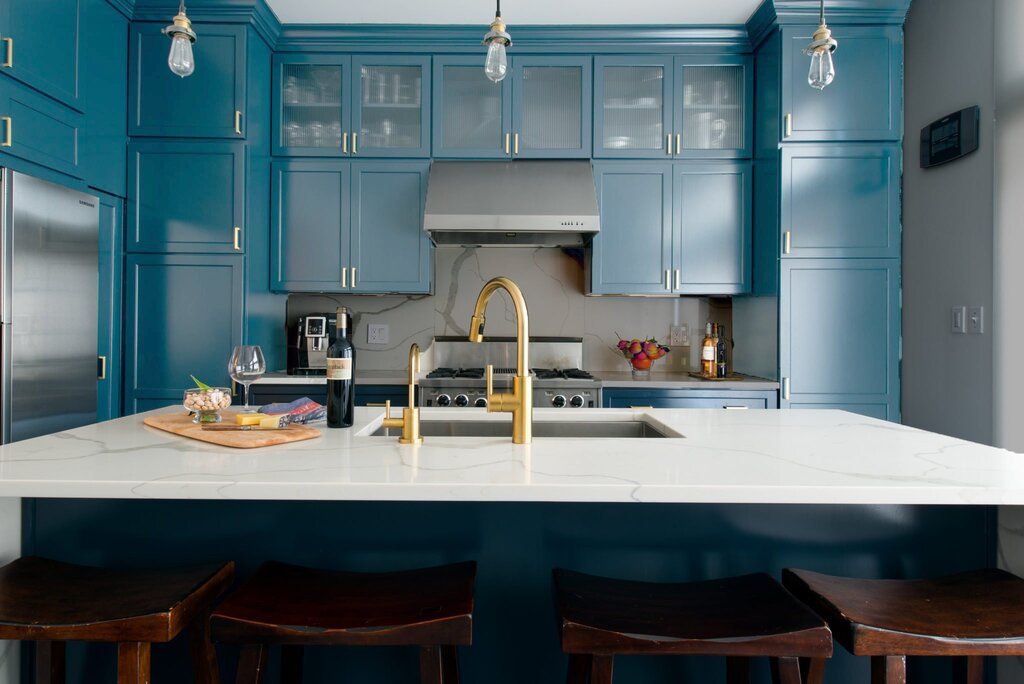 Black and blue kitchen