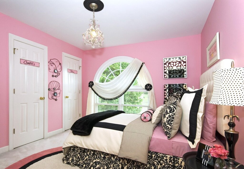 Black and pink room