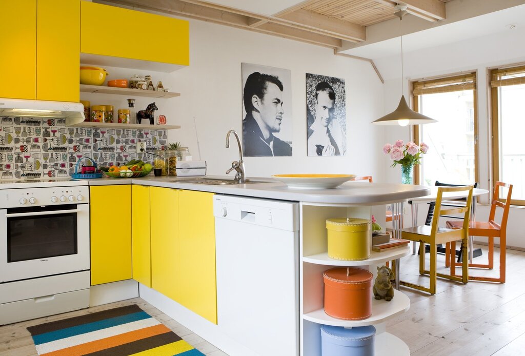 Black and yellow kitchen