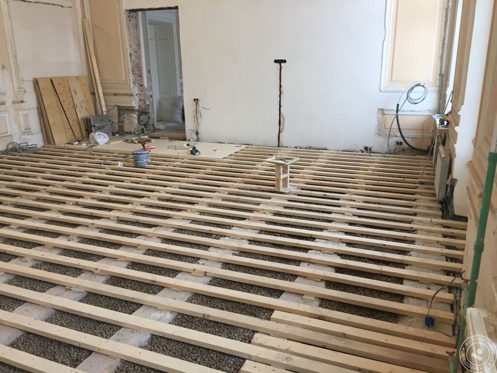 Subfloor in the apartment