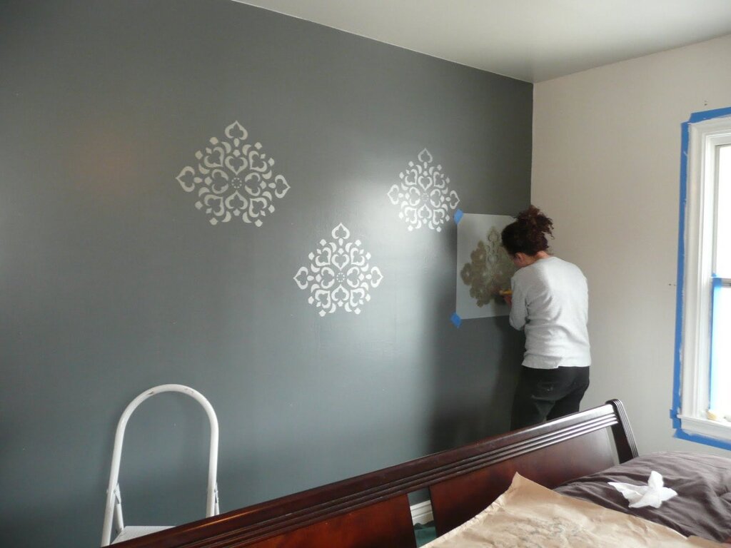 Stencil wall decor with paint