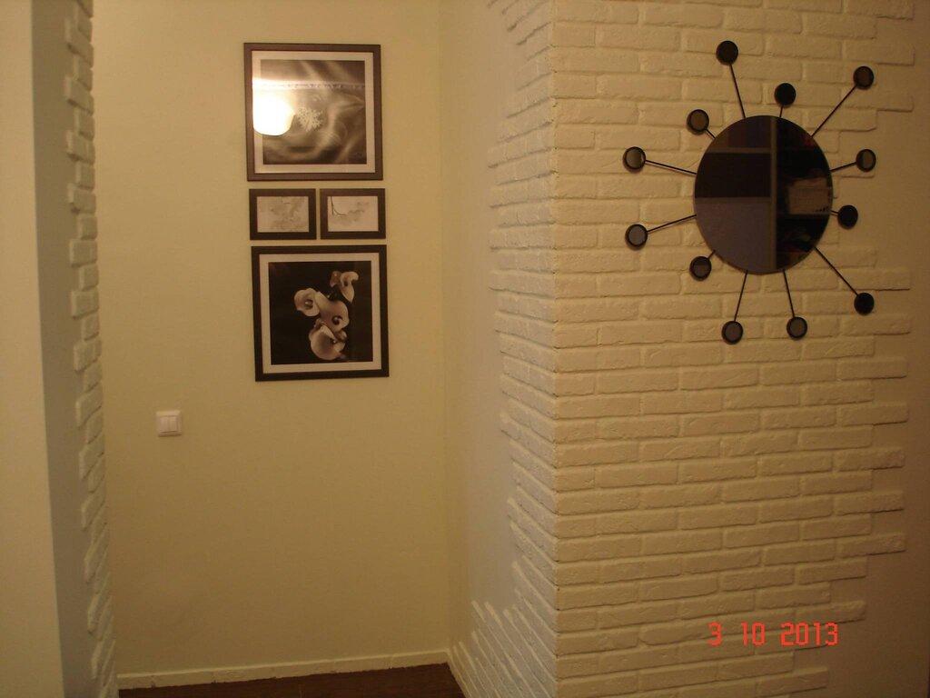 Corner wall decoration