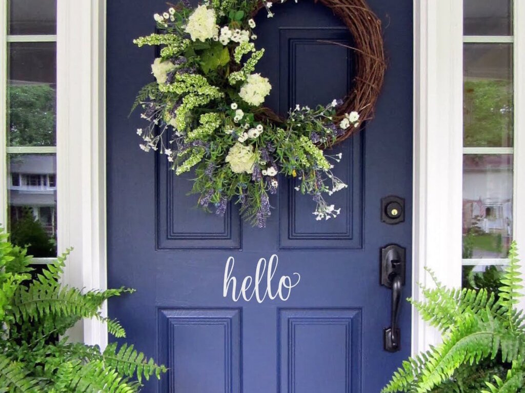 Decoration of the front door from the outside