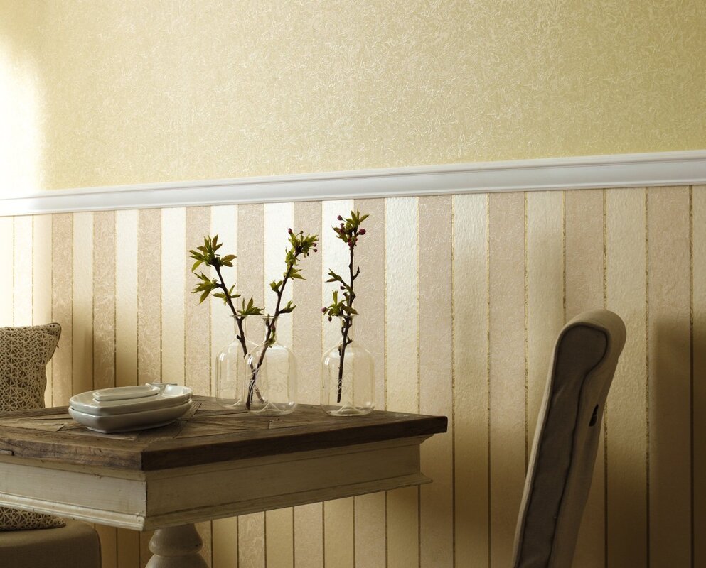 Decorative wallpaper border for the wall