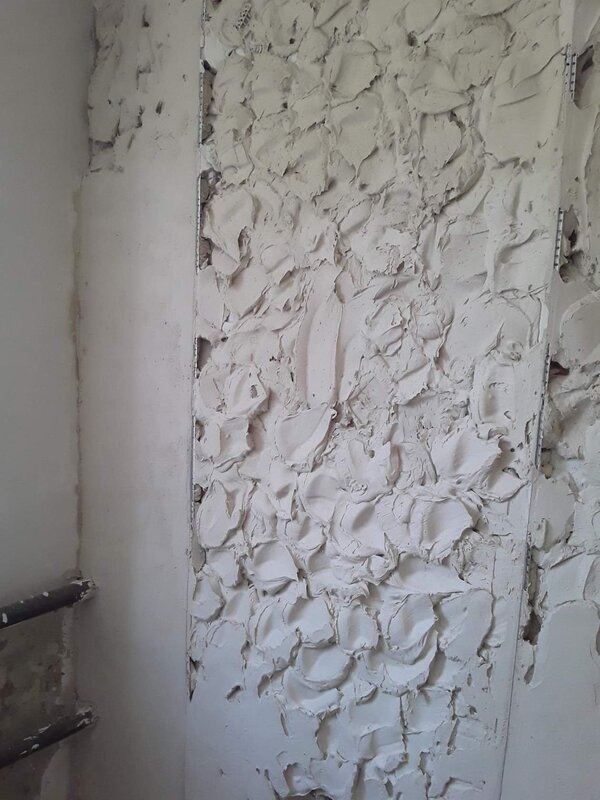 Decorative plaster on the door