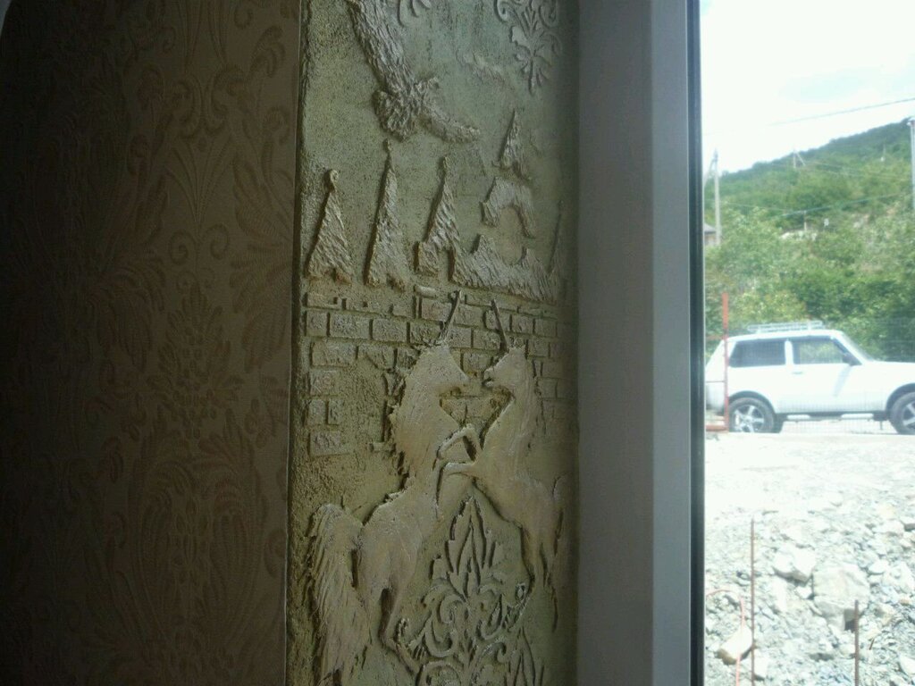 Decorative plaster on window slopes