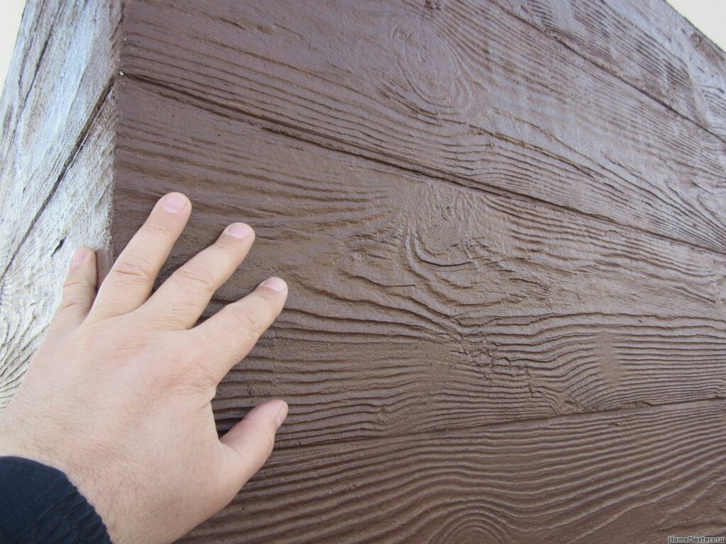 Decorative plaster that looks like wood