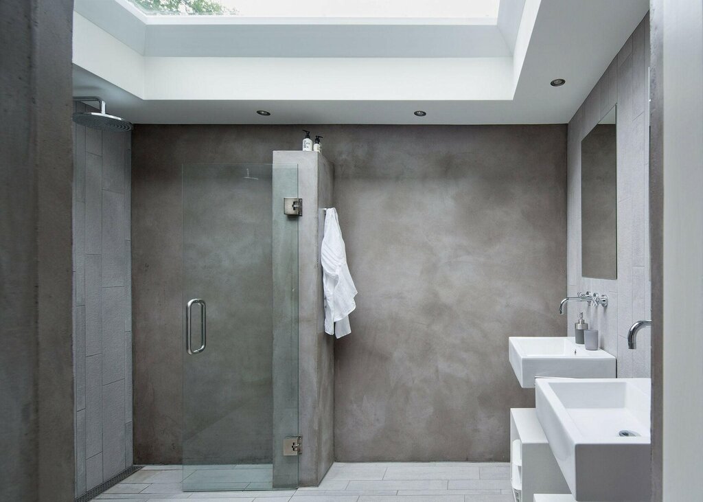 Decorative plaster in the shower room