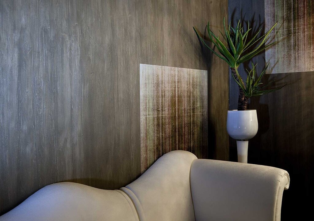 Decorative plaster vertical stripes