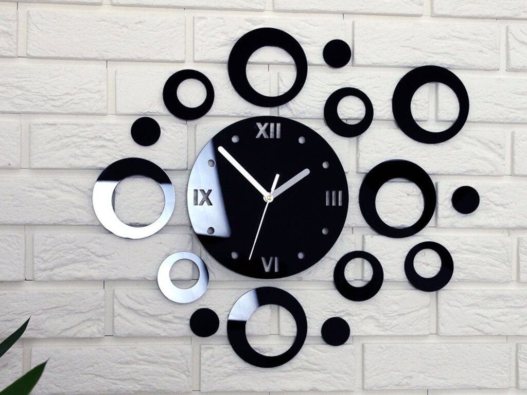 Decorative wall clock