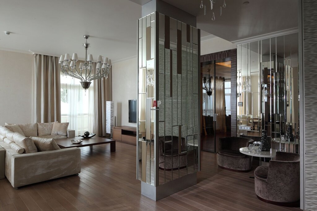 Decorative glass partitions