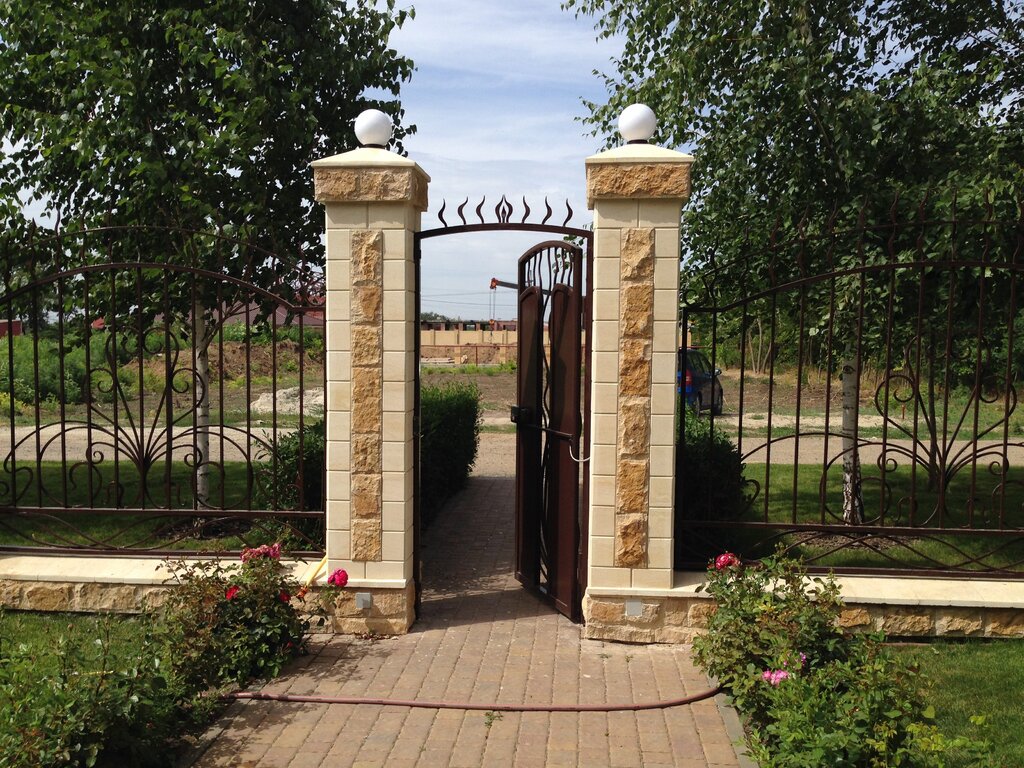 Decorative fence posts