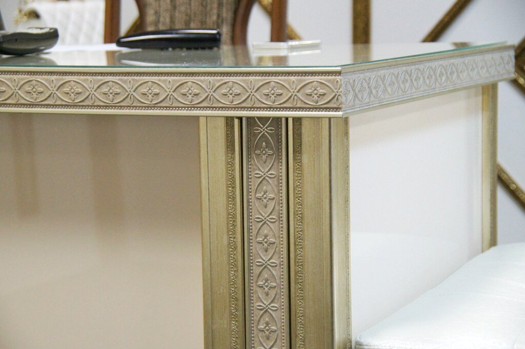 Decorative molding