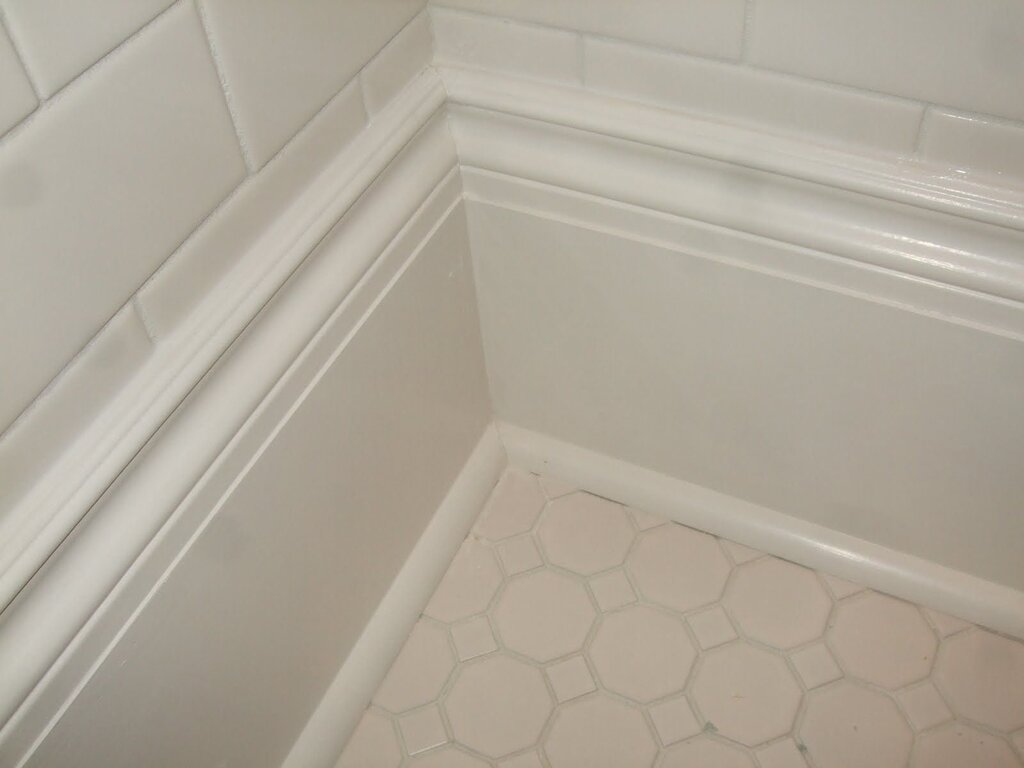 Decorative tile border