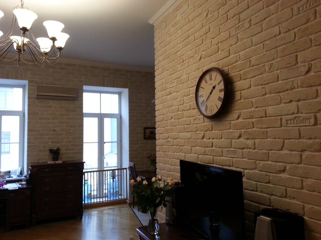 Decorative gypsum brick for interior finishing