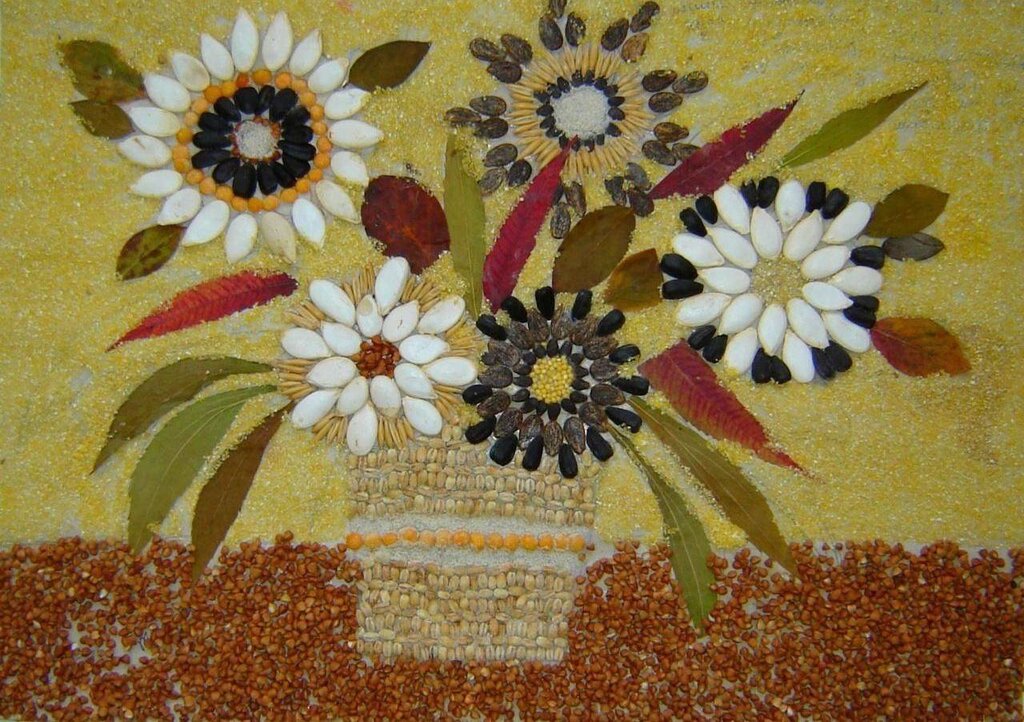 Decorative panel made of grains