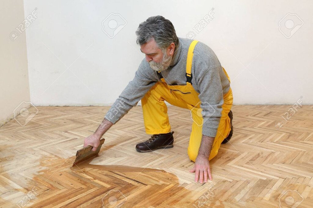 Dismantling of parquet flooring