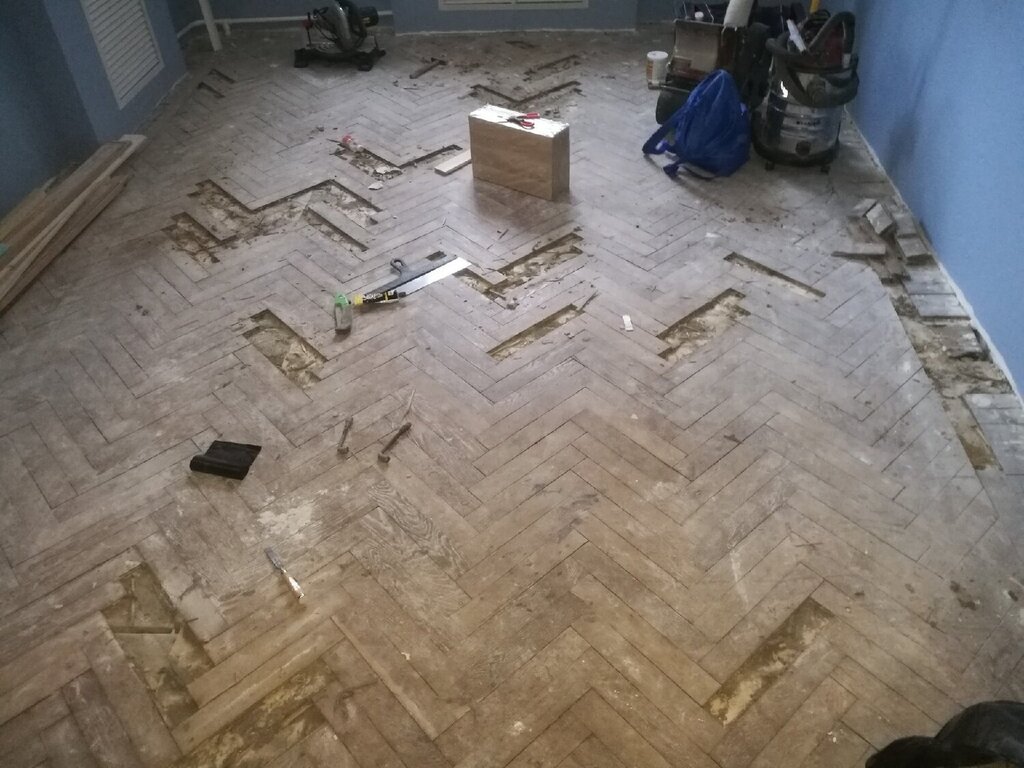 Dismantling of old parquet