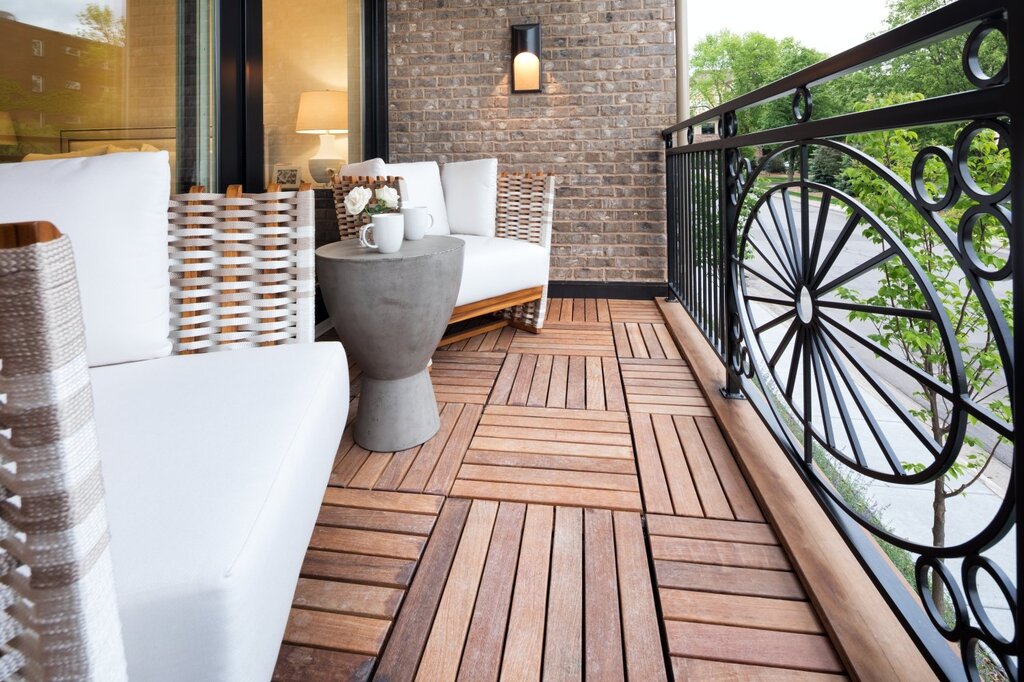 Wooden tiles for the balcony