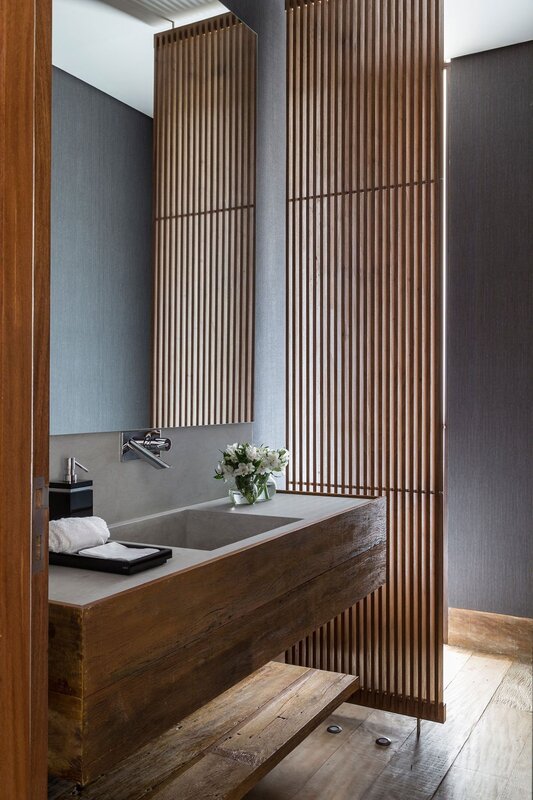 Wooden slats in the bathroom