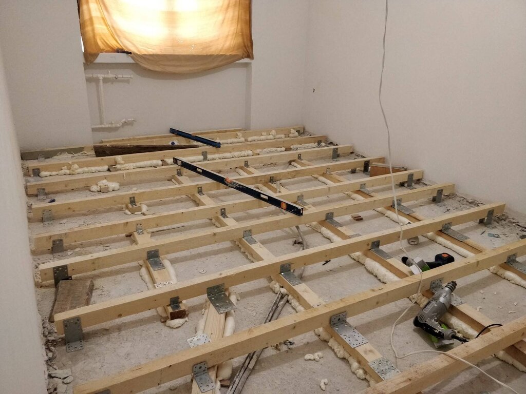 Wooden floor on joists in the apartment