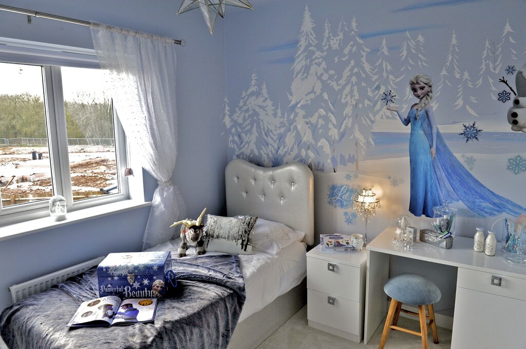 Children's room in the Frozen style 42 фото