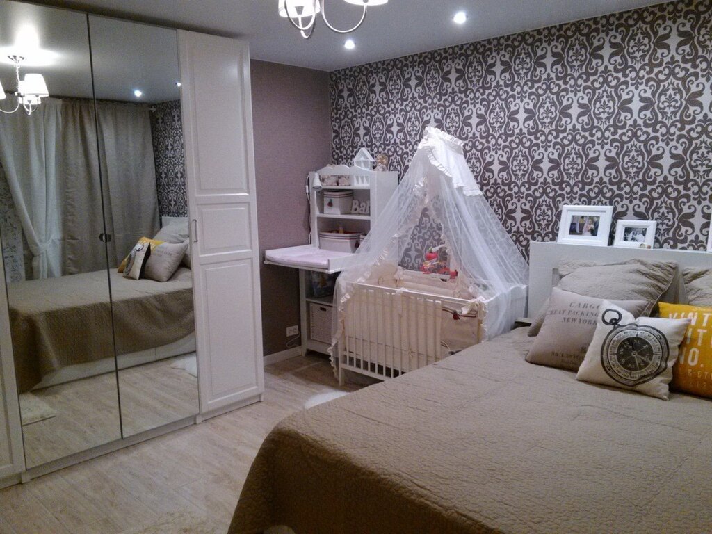 A crib in the parents' bedroom